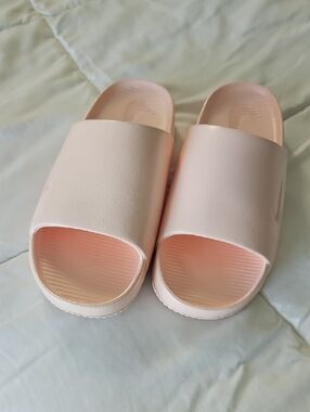 Womens Nike Calm Slides Size 7 Iridescent Pink